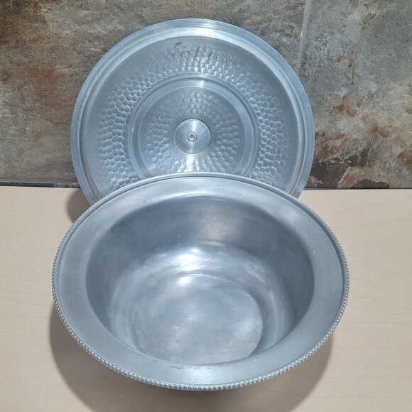 Vintage BW Buenilum Hammered Aluminum Serving Dish with Lid - Picture 6 of 8